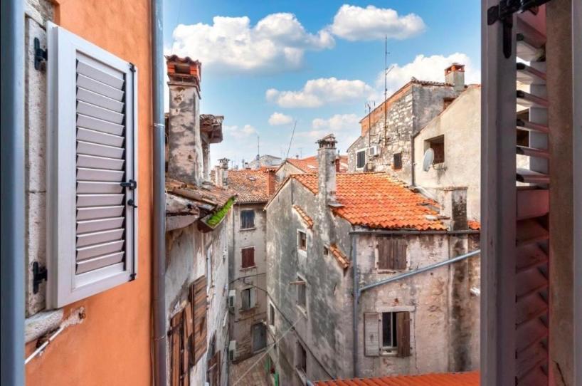 Apartment City Walls In Old Town Of Ровінь Екстер'єр фото